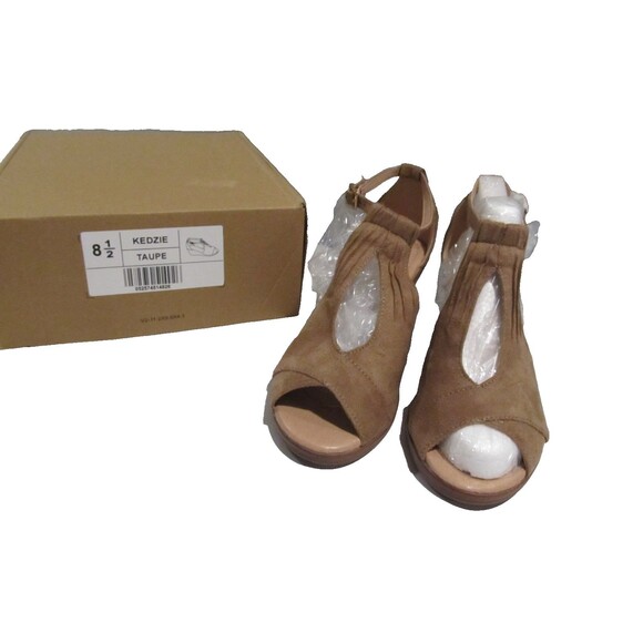 Journee Collection Kedzie Wedge Heeled Sandals Faux Suede Taupe Size 8.5 – New - Picture 9 of 10